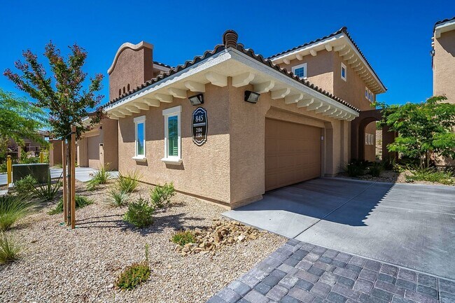 Foto del edificio - BEAUTIFUL SUMMERLIN HOME LOCATED IN THE GATED COMMUNITY OF PASEOS!