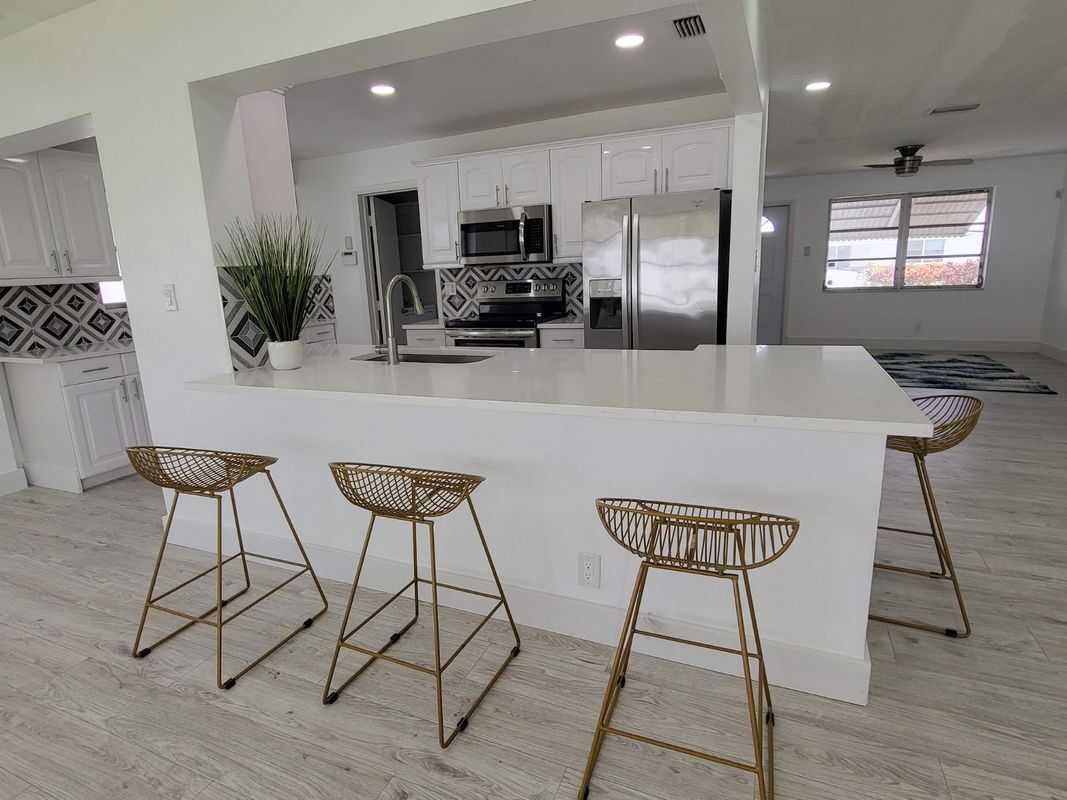 Foto principal - 220 NW 25th Ct