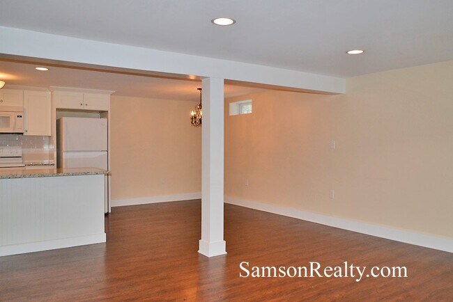 Building Photo - 497 Oaklawn Ave
