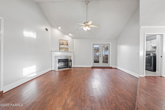 Building Photo - 115 Meadow Glen Dr