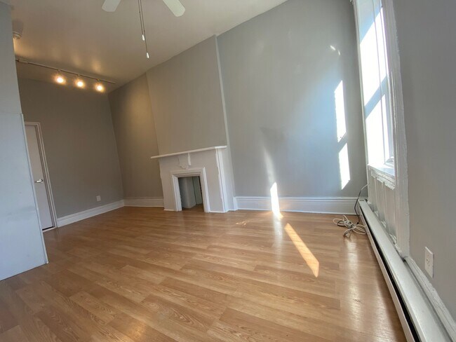 Building Photo - 40 E 126th St