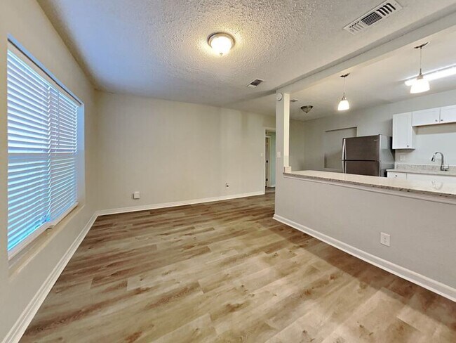 Building Photo - 5242 Shirley Ave