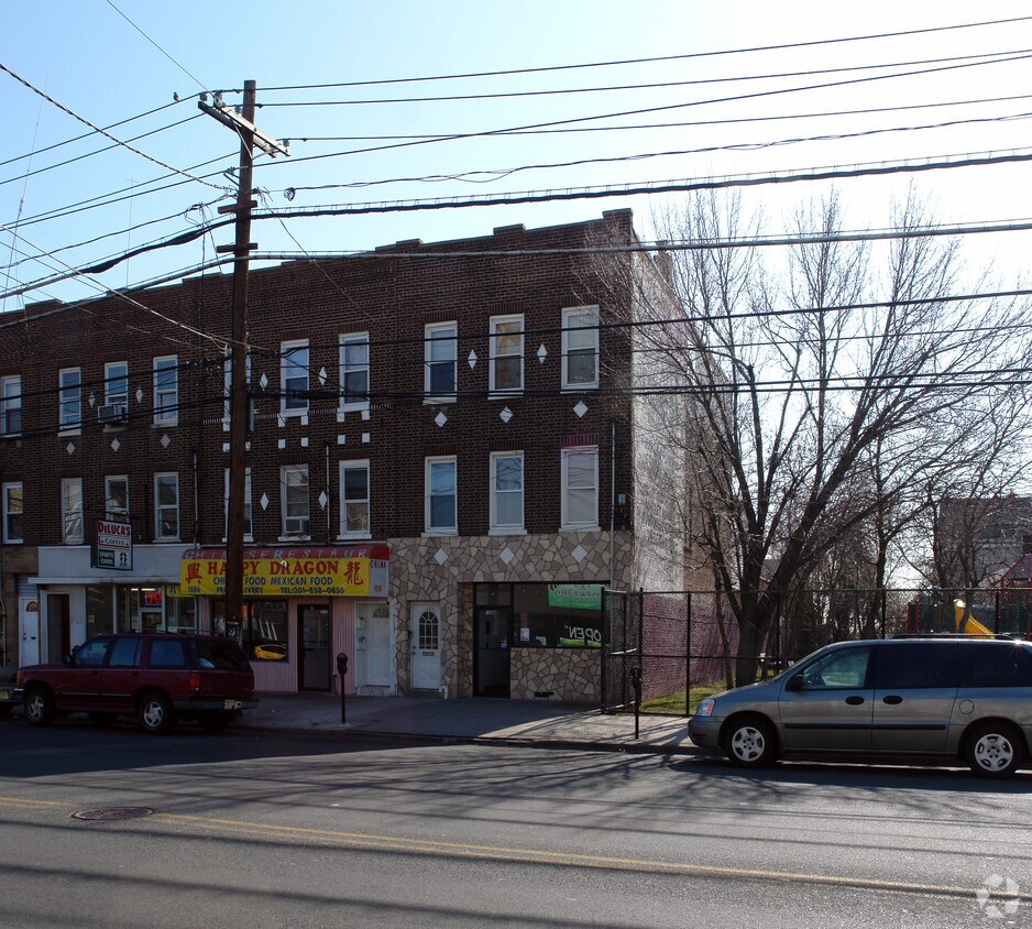 Primary Photo - 1084 Avenue C