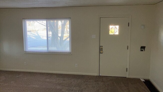 Foto del edificio - 1076 Sherwood Dr