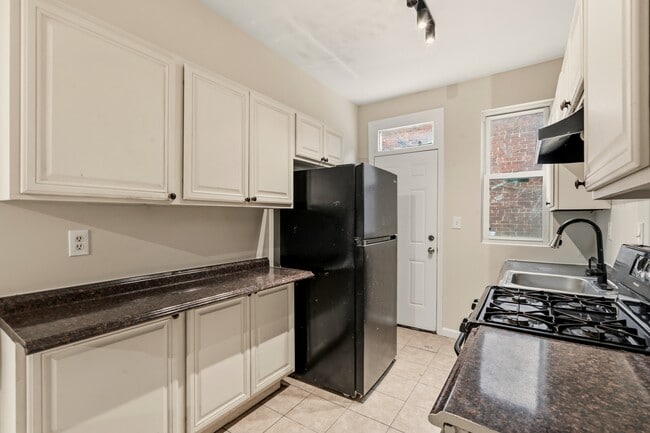 Foto del edificio - 708 Columbia Rd NW