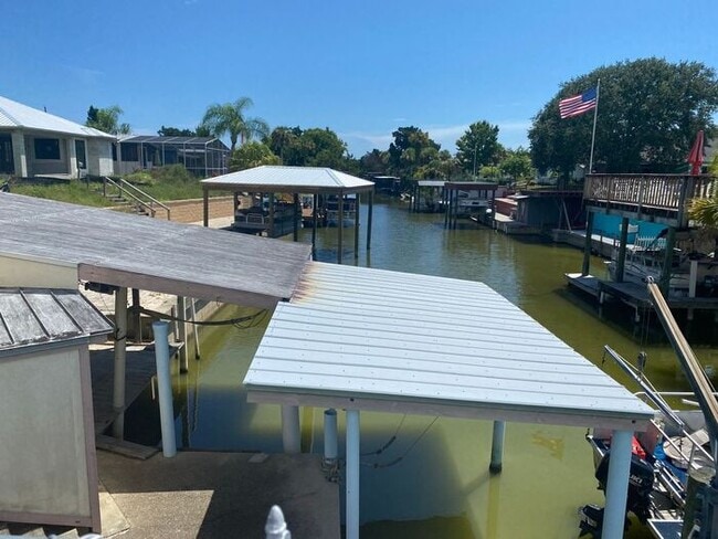 Building Photo - 3 bedroom, 2 bath mobile home with a boat ...