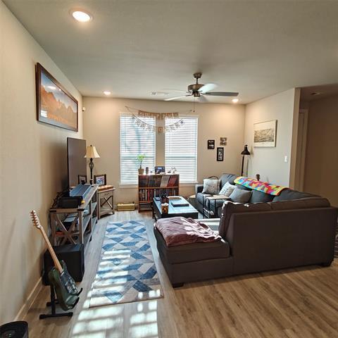 Foto del edificio - 1308 Creekbank Dr