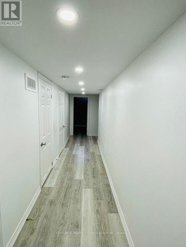 Building Photo - 48 Carpendale Crescent