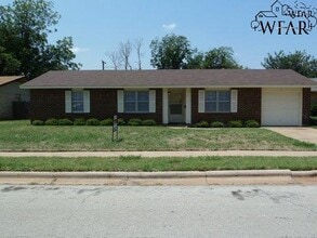 Building Photo - 4644 Sierra Madre Dr