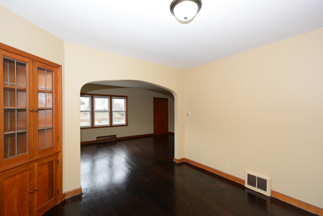 Building Photo - 3300 N 42nd St