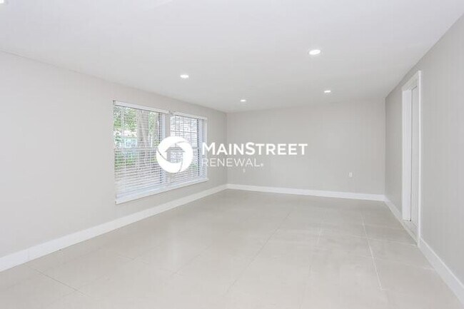 Building Photo - 3 Bedroom Pet-Friendly Home in JACKSONVILLE, FL with Main Street Renewal