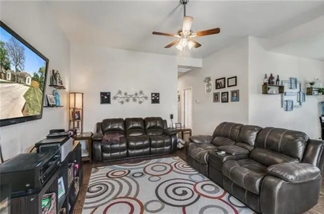 Building Photo - "Spacious 3-Bedroom Duplex with Granite Touches !"