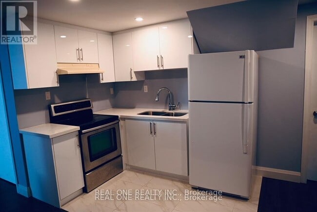 Building Photo - 157 Waller St