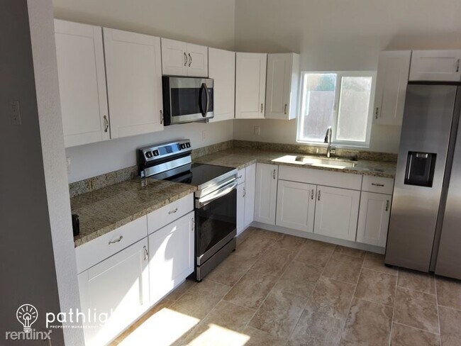 Foto del edificio - 4 br, 2 bath House - 8520 W Roma Avenue UNIT