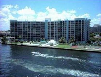 Foto principal - 200 Leslie Dr