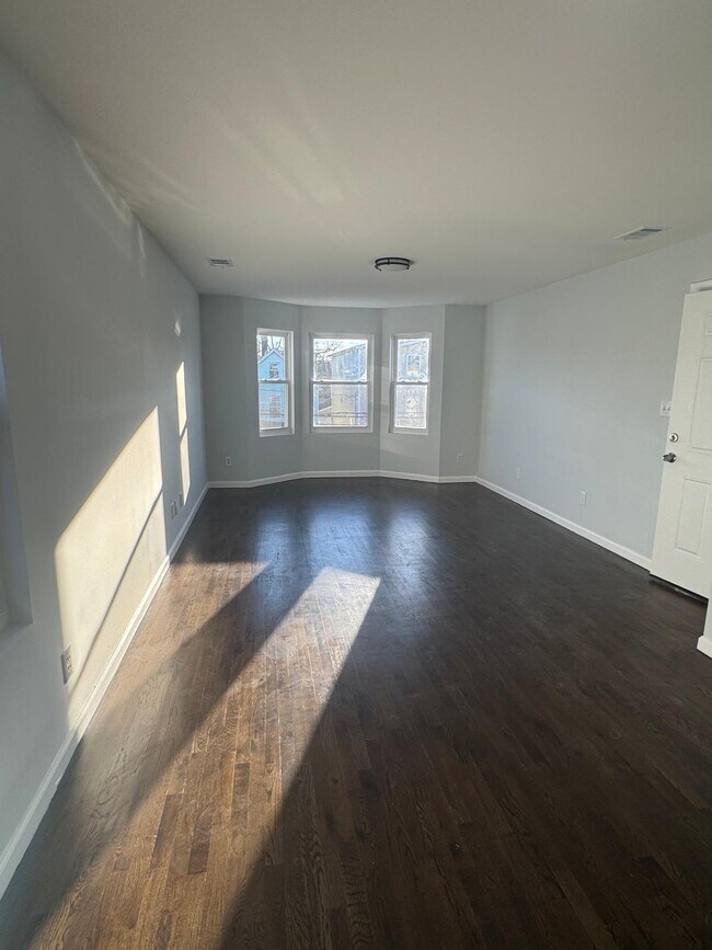 Building Photo - 1057 Bond St