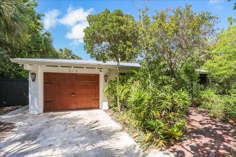 Primary Photo - 313 Tarpon St
