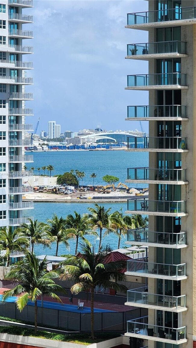 Foto del edificio - 1200 Brickell Bay Dr