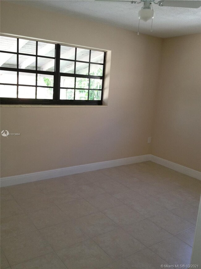 Foto del edificio - 350 NE 161st St