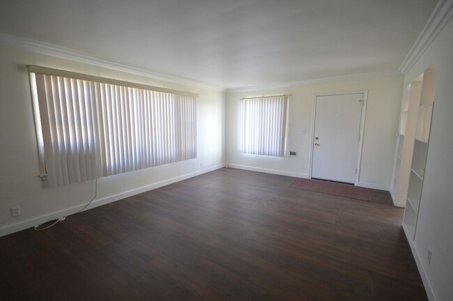Building Photo - Santa Ana 2 Bedroom Home