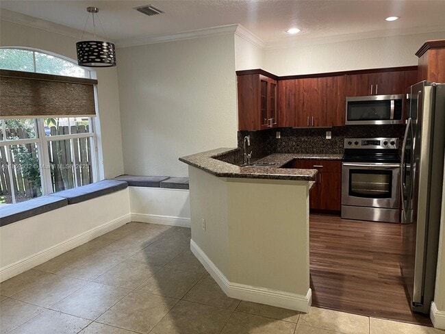 Building Photo - 977 SW 153rd Path