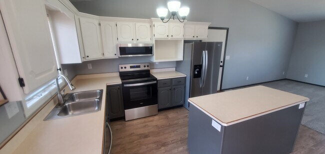 Foto del edificio - 3731 33rd Ave SW