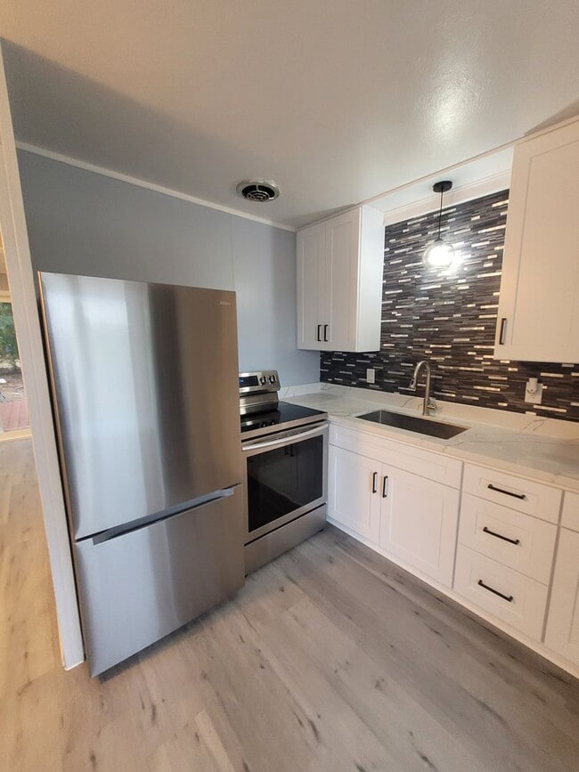 Foto del edificio - 34825 Seavey Loop Rd