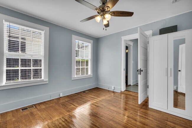 Foto del edificio - 537 E 40th St