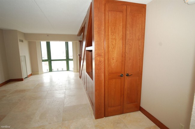 Foto del edificio - 270 E Highland Ave