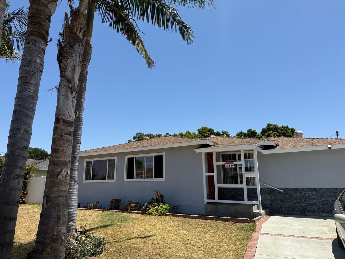 Foto principal - 3 BEDROOM 1.5 BATH HOUSE