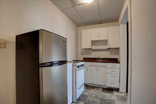 Building Photo - 1-Bedroom 1-Bathroom / Apartment