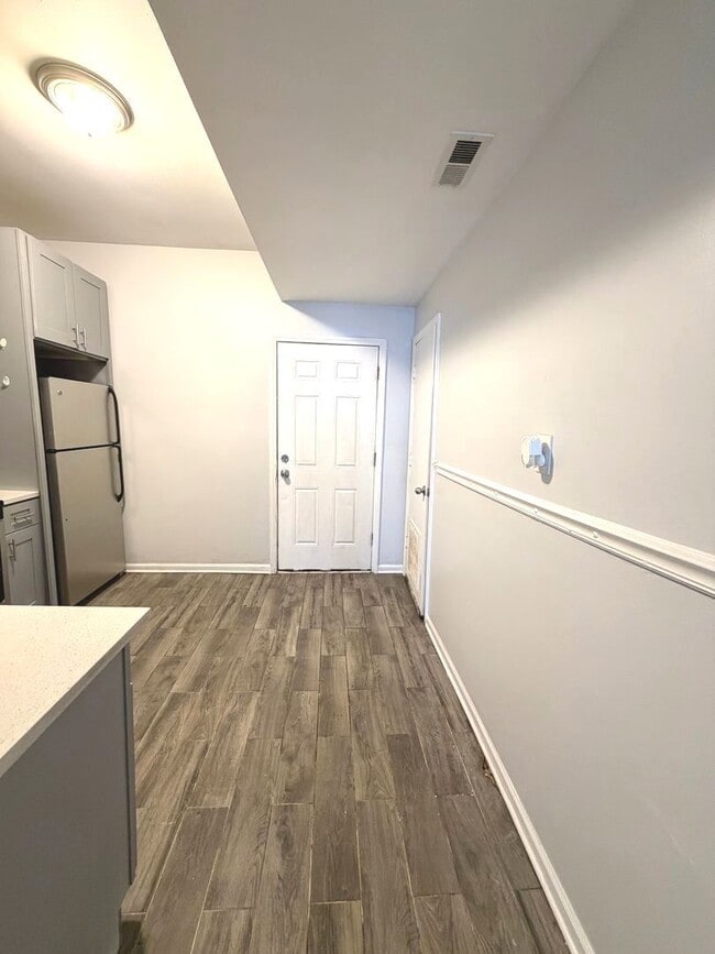 Building Photo - 7224 S St Lawrence Ave