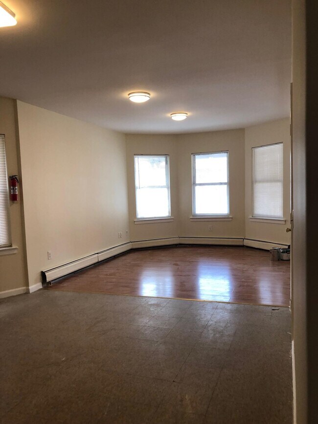 Building Photo - 304 Arlington Ave