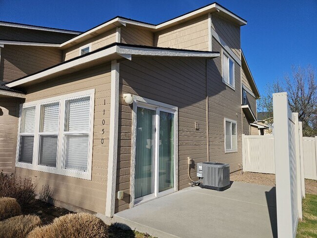 Foto del edificio - Beautiful 2 bedroom, 2 bath condo in a fab...