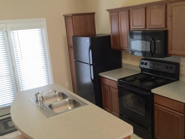 Foto del edificio - 4011 Tarrant Trace Cir