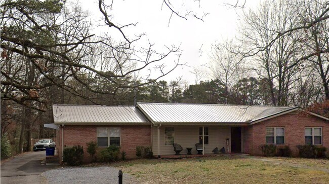 Foto del edificio - 3105 Woodmore Ln NW