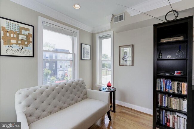 Foto del edificio - 1034 6th St NE
