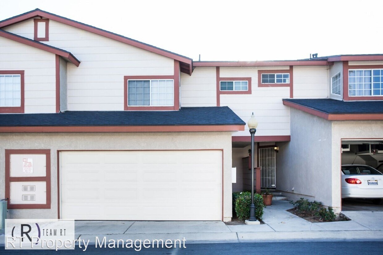 Primary Photo - 2 br, 2.5 bath House - Cedar Pointe