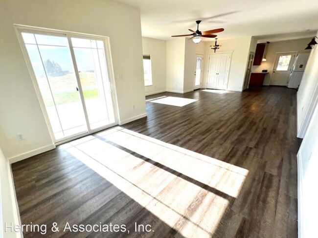 Building Photo - 2 br, 2 bath House - 3911 10th St SE