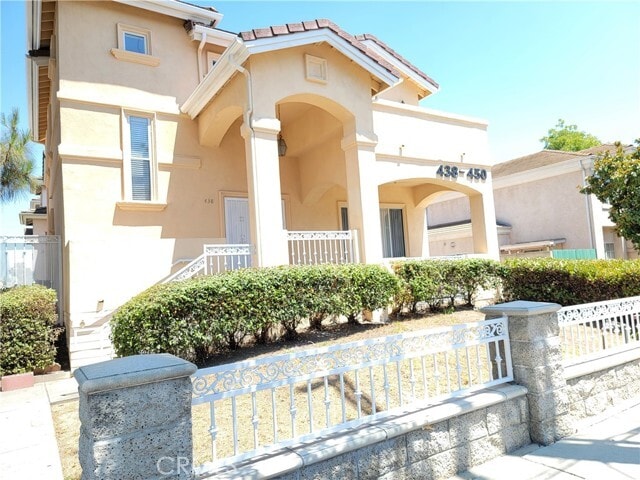 Foto principal - 438 S Sefton Ave
