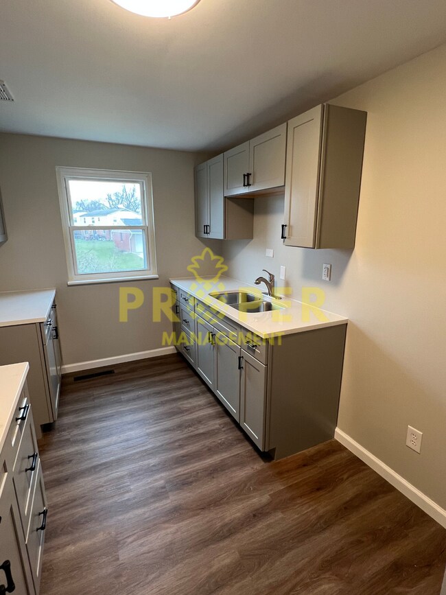 Building Photo - 4 bedrooms 3 full bathrooms house for rent...