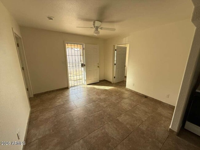 Foto del edificio - 1313 C Ave