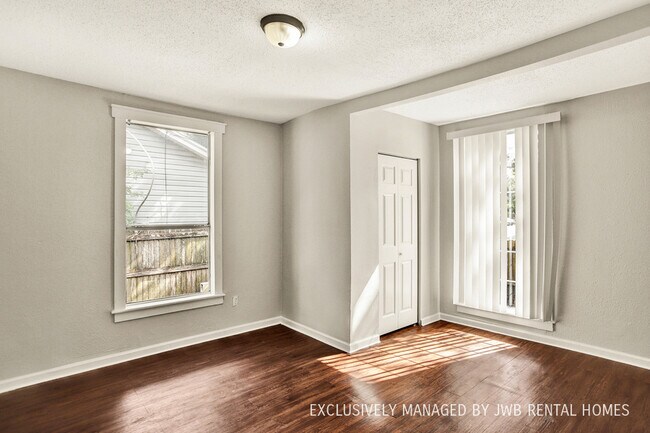 Building Photo - 1433 W 33rd St
