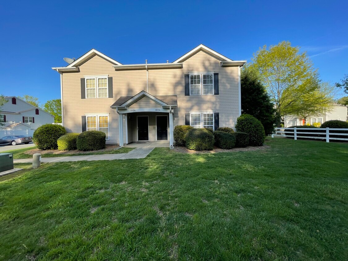 1804 Butterfly Ln, Charlotte, NC 28269 Townhome Rentals in Charlotte