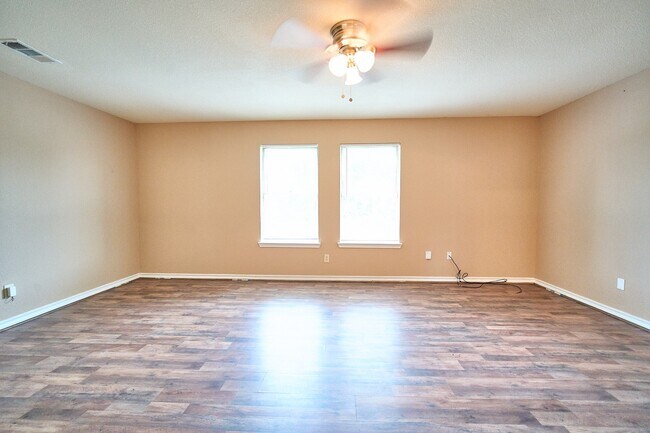 Foto del edificio - 10126 Northview Dr