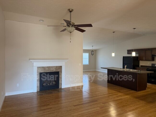 Foto del edificio - 1218 Hawthorn Ct
