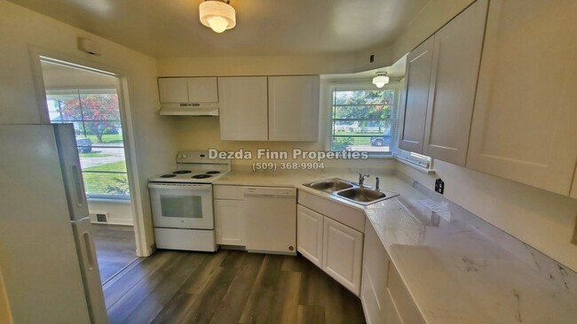 Building Photo - 2 bedroom Audubon Park home available now