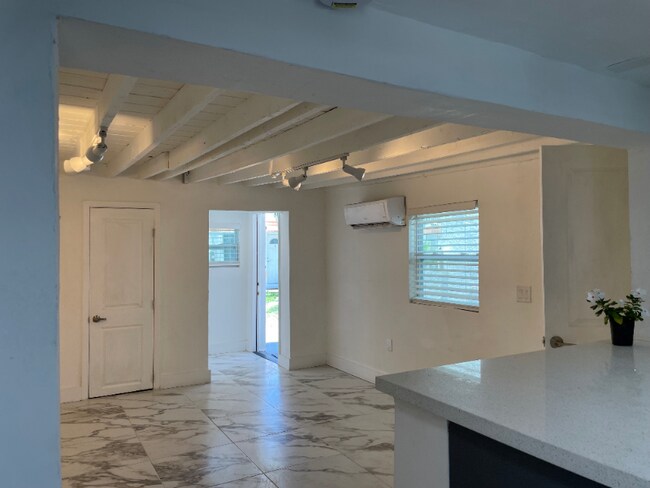 Building Photo - 11050 Biscayne Blvd