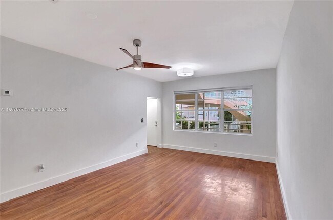 Foto del edificio - 6881 Bay Dr