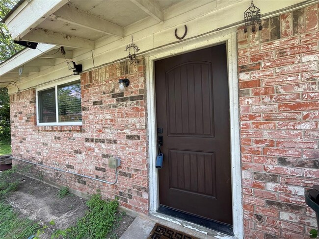 Building Photo - 15304 Tacon Ln